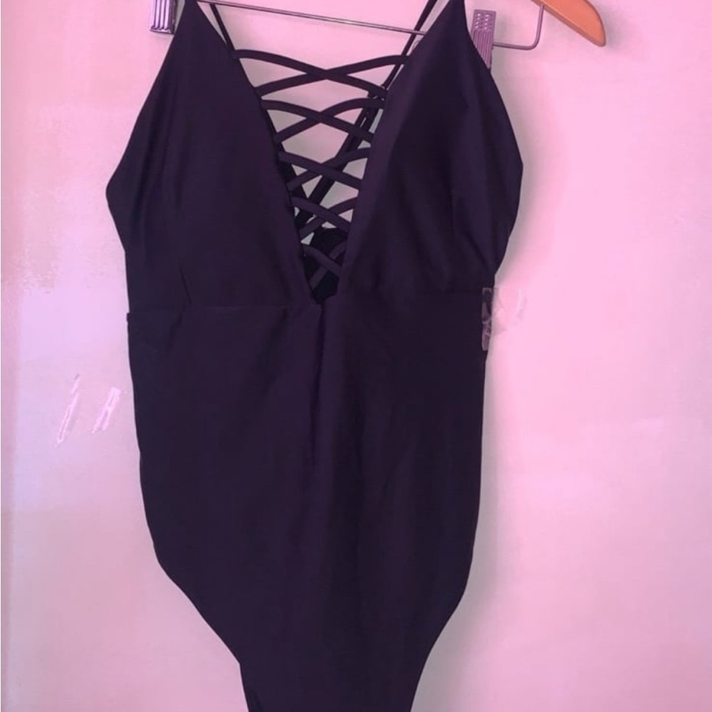 Chic Black Crisscross Women's One-Piece Swimsuit